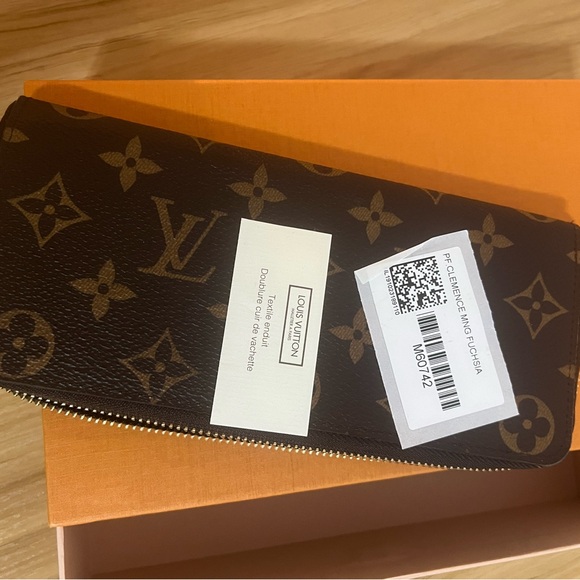 Brand New Louis Vuitton Wallet - Picture 3 of 7